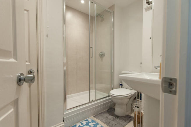 2 bed Apartment to rent Image 6