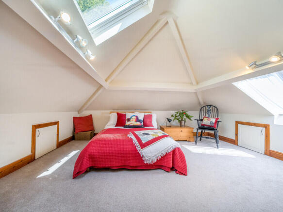 4 bed Detached for sale Image 6
