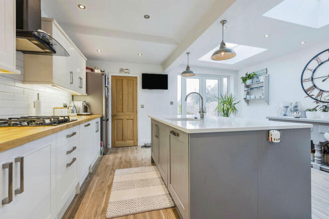 Kitchen/ Breakfast Room