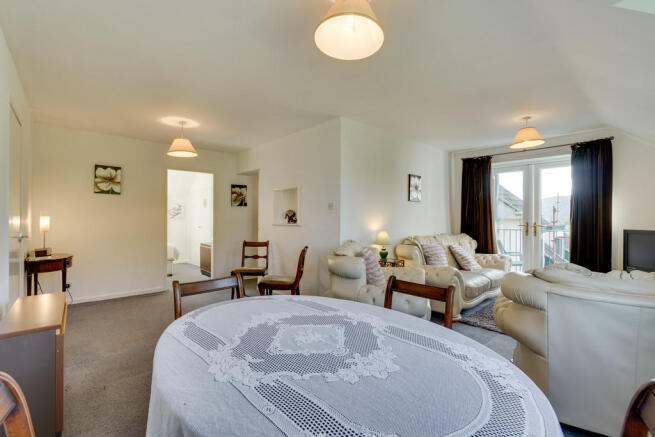 L-Shaped Living R...