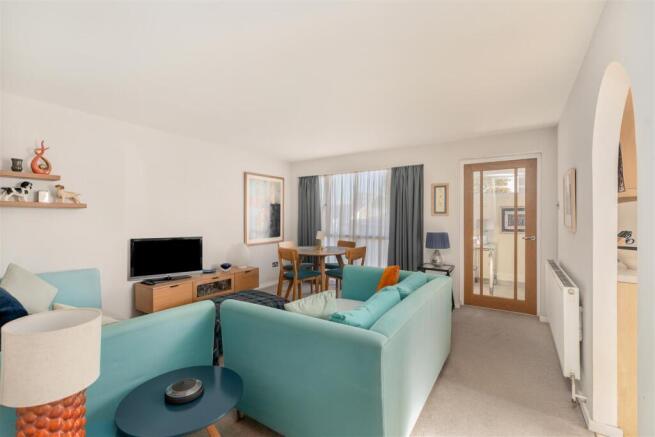 99 Nursery Drive, Banbury-5.jpg