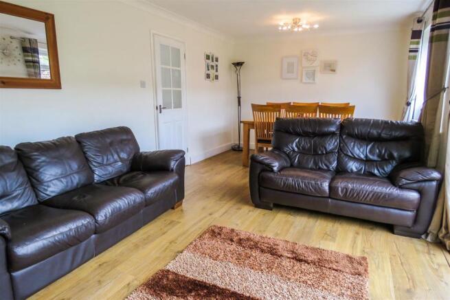 LIVING / DINING ROOM