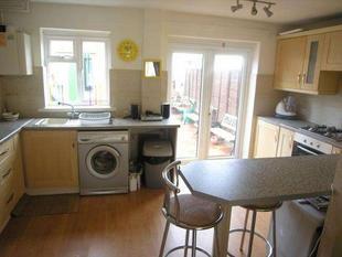 KITCHEN/BREAKFAST ROOM: