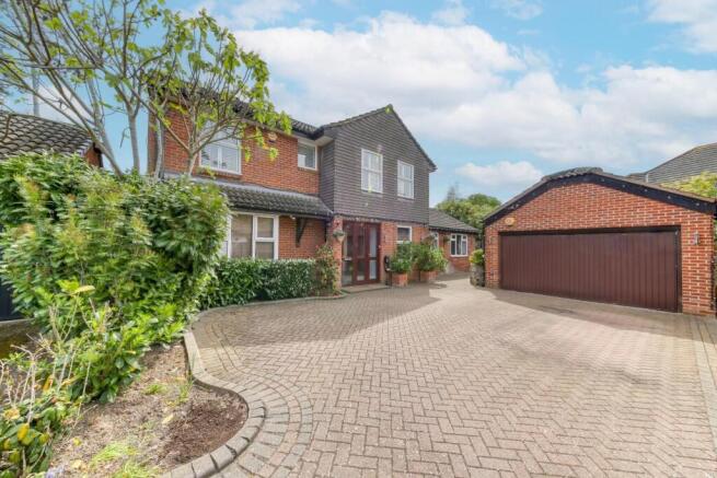 Auriol Close