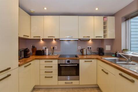 Poynder Drive, Holborough Lakes, Kent