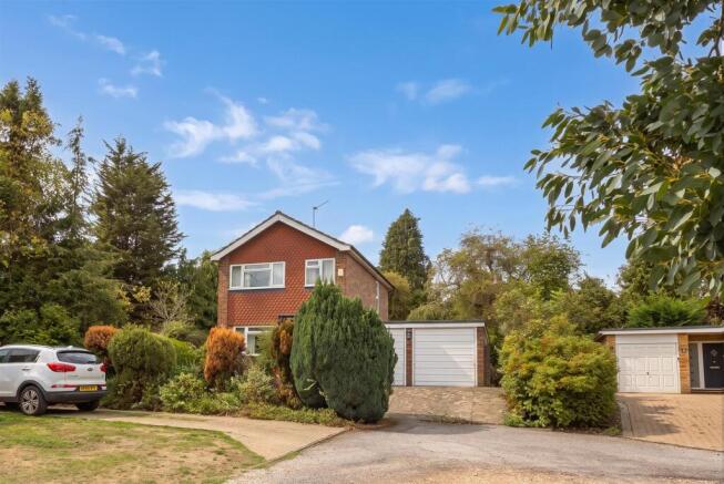 3-bed detached on Hill Road, Farnham, £535,000