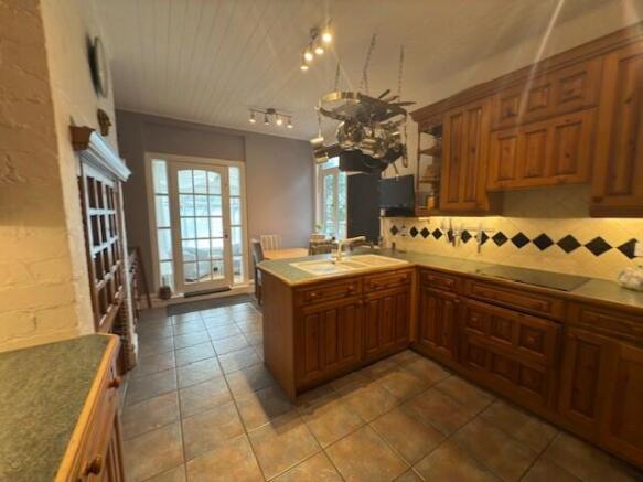 47 Garners Lane kitchen 2.jpg