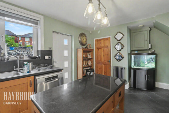 6 bed Semi-Detached for sale Image 5