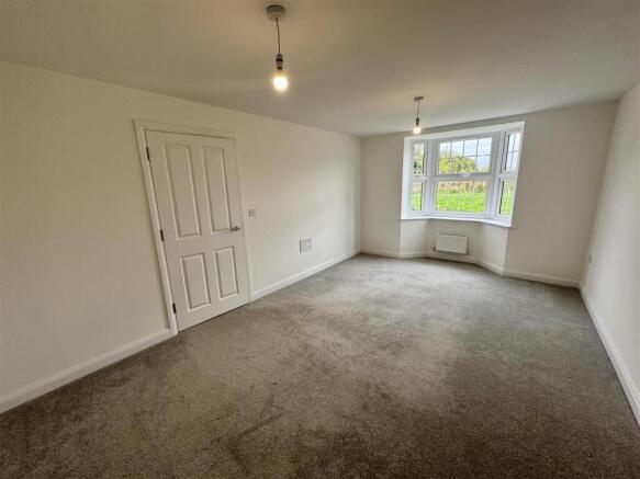 Peregrine Close, Newent photo 4