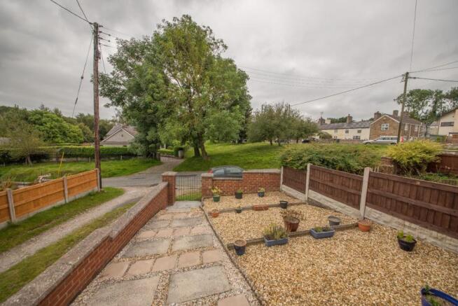 FRONT GARDEN