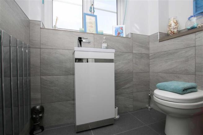 Cloakroom / WC