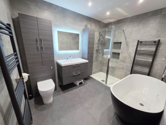 4 bed Semi-Detached for sale Image 4