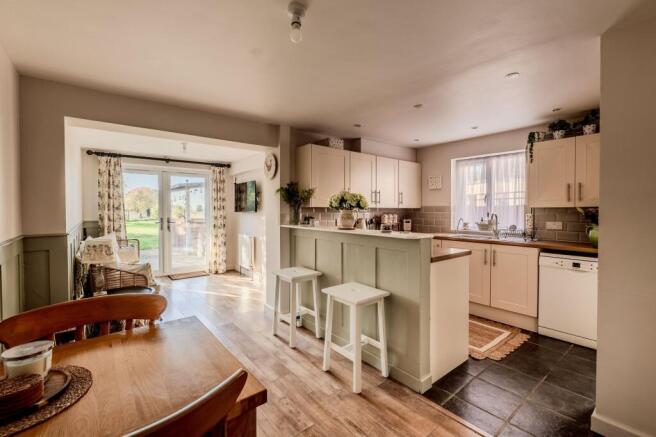 Open-Plan Kitchen / Dining Room & Lounge Area