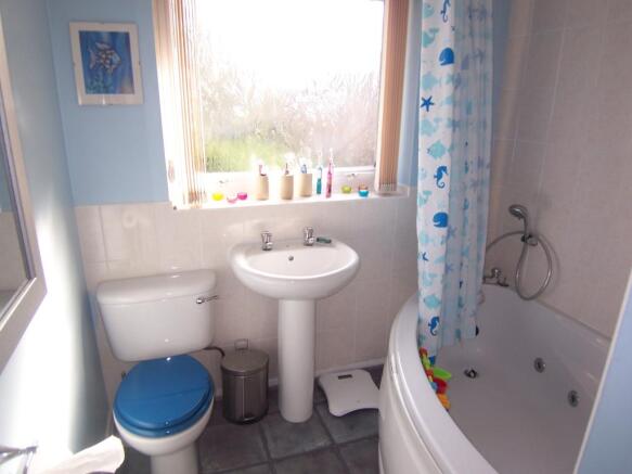 FAMILY BATHROOM