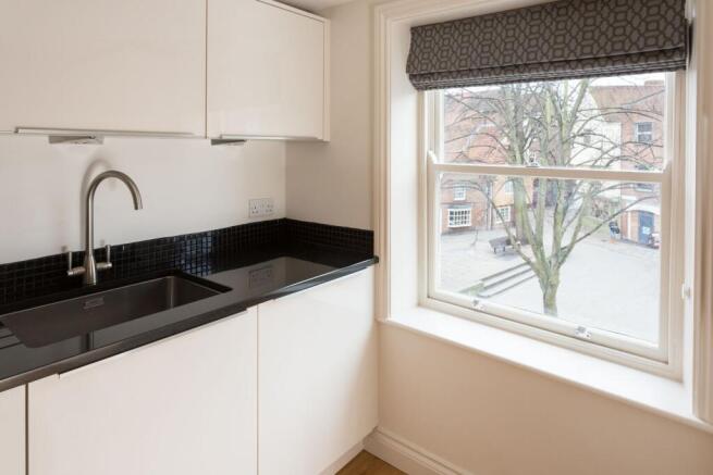 2 bed Apartment to rent Image 11