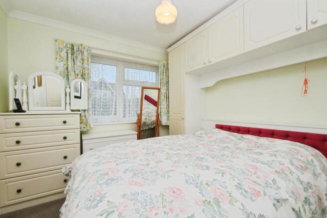 2 bed Retirement Property for sale Image 12