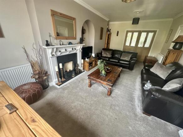 5 bed Semi-Detached for sale Image 5