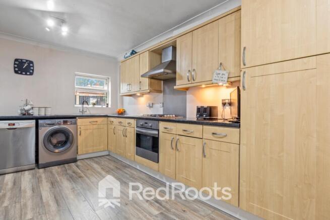3 bed Semi-Detached for sale Image 6