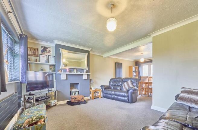 Through lounge/dining room