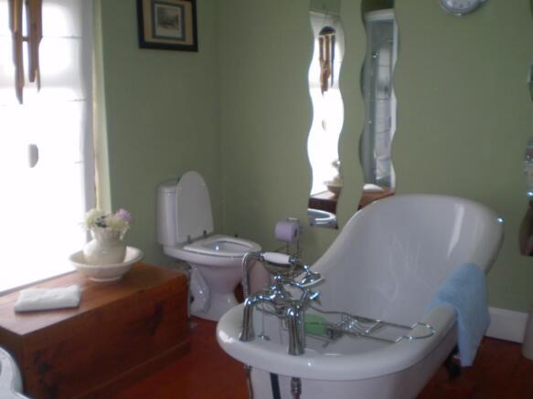 F/F Bathroom (3)