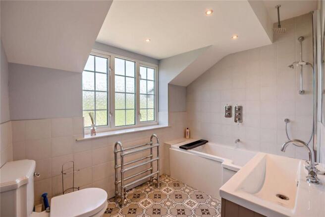 6 bed Detached for sale Image 12