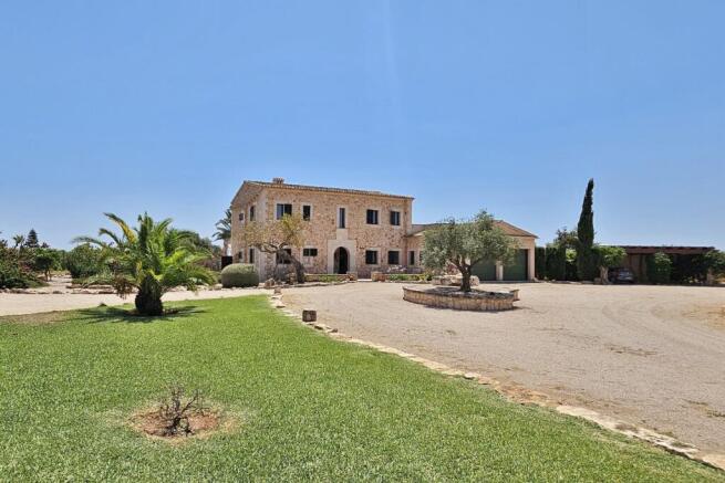 Finca with large property near Cala d'Or