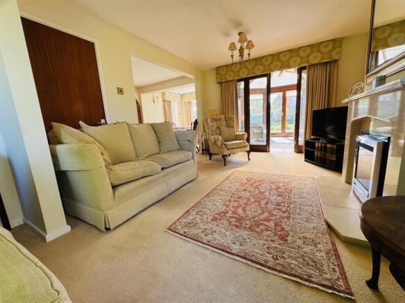 LOUNGE: