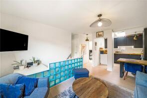 Flat B, 371, Archway Road, Hornsey, London N6 4EJ