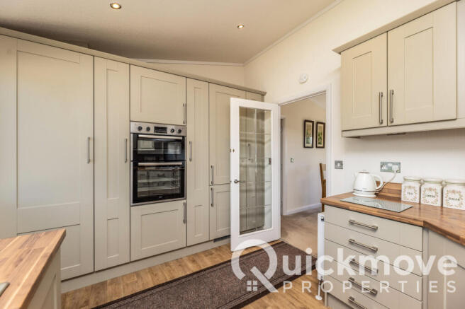 2 bed Park Home for sale Image 4