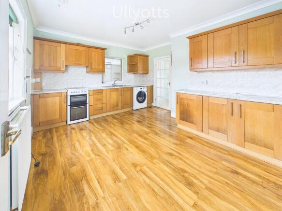 2 bed Detached Bungalow for sale Image 5