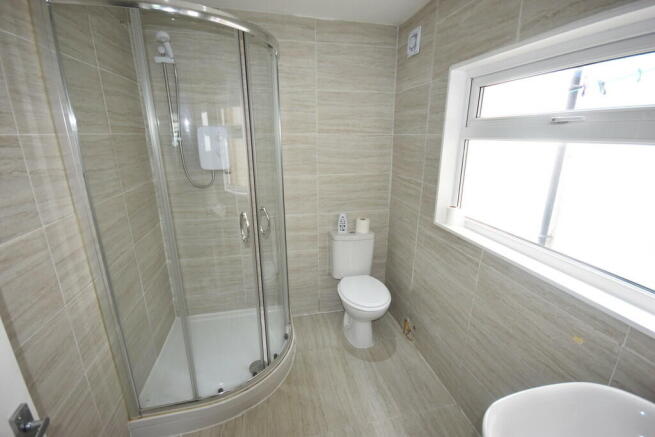 GROUND FLOOR BATH...