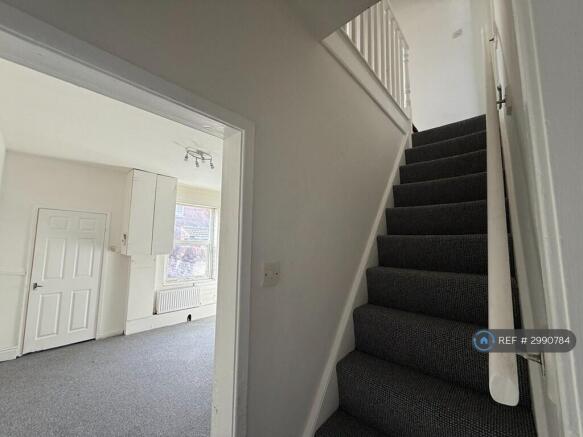 3 bed Terraced to rent Image 5