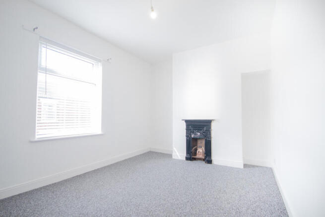 2 bed Terraced to rent Image 7
