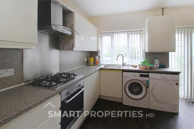 3 bed End of Terrace to rent Image 4