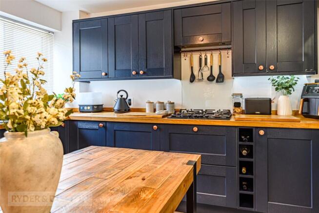 3 bed Semi-Detached for sale Image 8