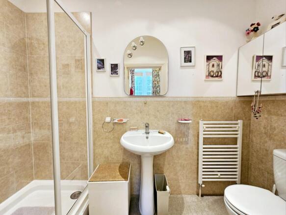 2 bed Flat for sale Image 7