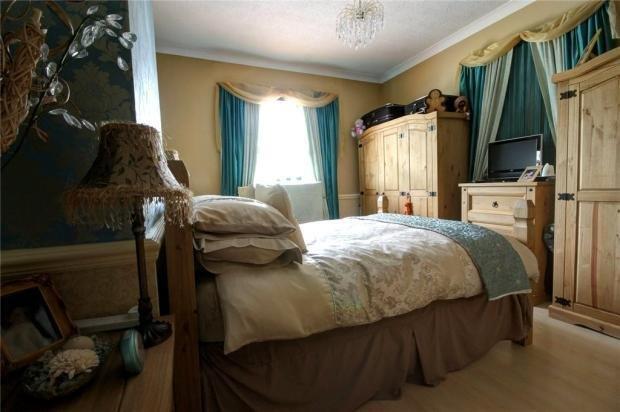 BEDROOM 1