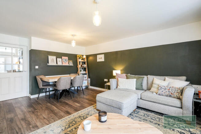 4 bed Semi-Detached for sale Image 3