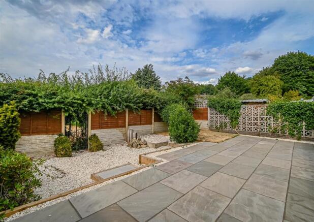 5 Castlecroft Gardens-23.jpg