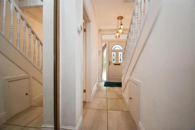 5 bed Semi-Detached for sale Image 7