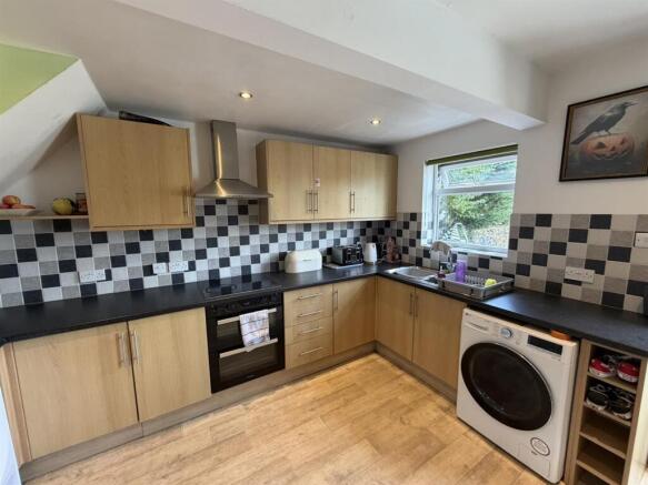 3 bed Semi-Detached for sale Image 6