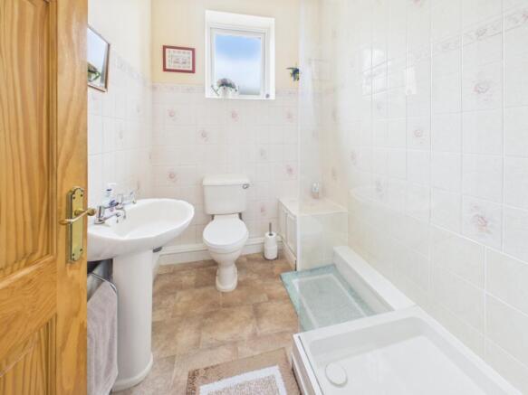 3 bed Terraced for sale Image 12