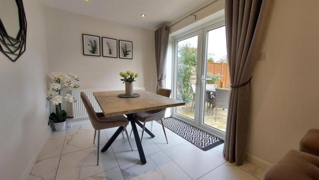 Broadlands Avenue, Bourne photo 4