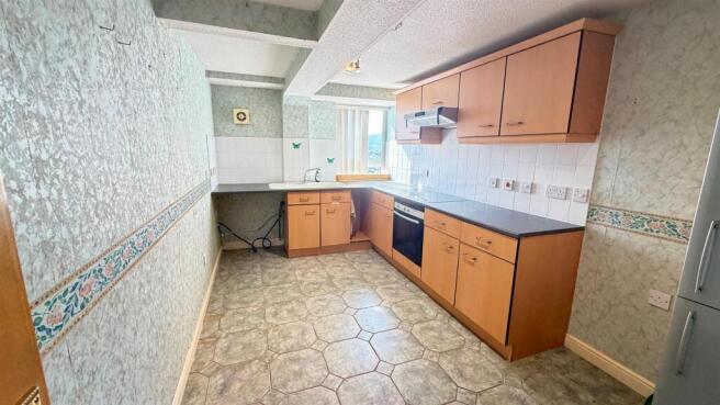 KITCHEN/ BREAKFAST ROOM