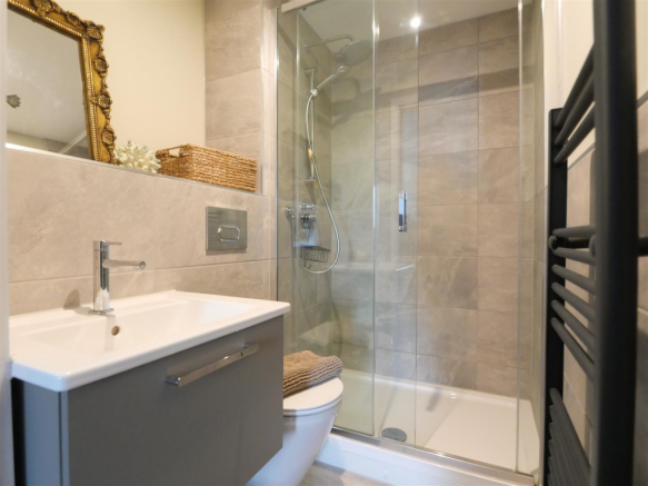 2 bed Apartment for sale Image 9