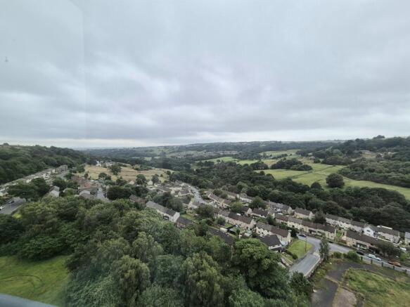 2 bed Apartment to rent Image 4