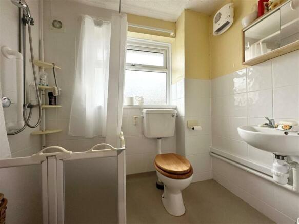 Shower Room.jpg