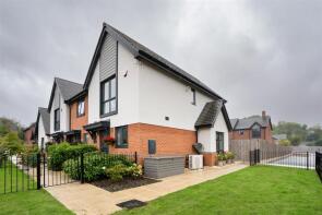39, Kingswood Green, Solihull B94 6LY