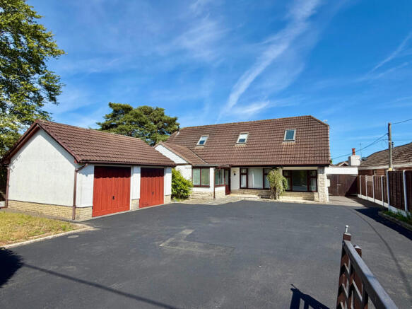 five bedroom chalet house with annexe