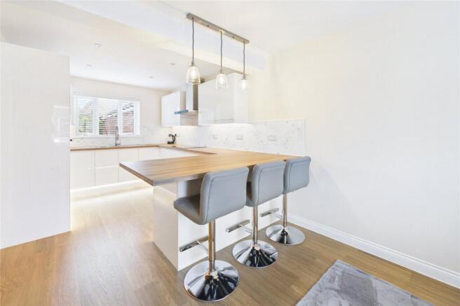 4 bed Detached for sale Image 5